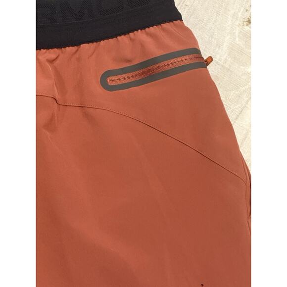 Under Armour UA Peak Woven Shorts Men’s XL Rust Red Fitted Gym MSRP $65 NWT - Picture 2 of 9
